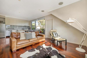 Stunning 2-Bed Unit with BBQ Patio near Dining